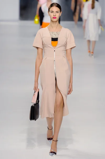 Look 16